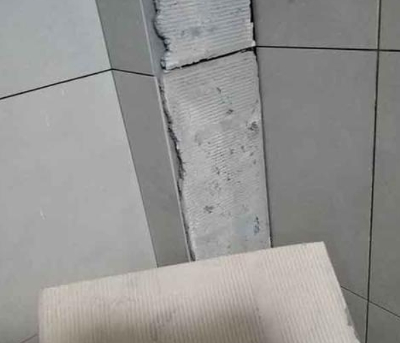 林芝瓷砖空鼓维修公司分享下厨房瓷砖脱落的补救措施。
